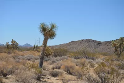 11872 S Date Creek Road, Yucca, AZ 86438 - Photo 11
