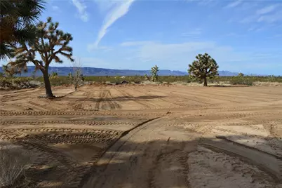 11872 S Date Creek Road, Yucca, AZ 86438 - Photo 45