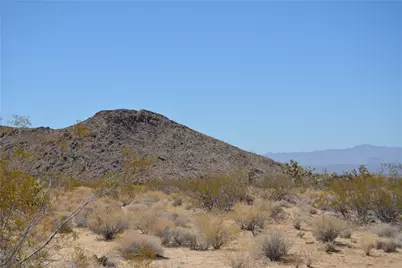 11872 S Date Creek Road, Yucca, AZ 86438 - Photo 13