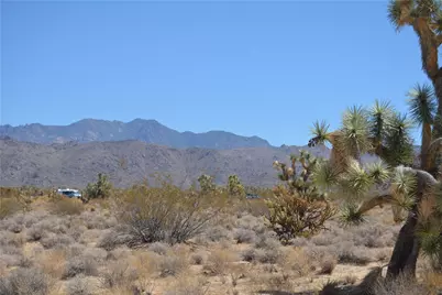 11872 S Date Creek Road, Yucca, AZ 86438 - Photo 3