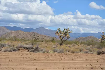 11872 S Date Creek Road, Yucca, AZ 86438 - Photo 55