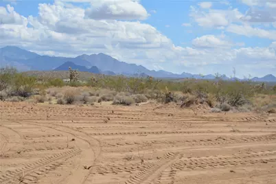 11872 S Date Creek Road, Yucca, AZ 86438 - Photo 57