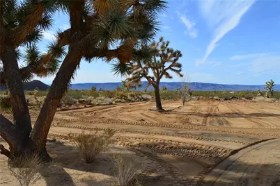 11872 S Date Creek Road, Yucca, AZ 86438 - Photo 47