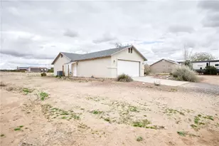 6581 W Morelos Dr, Golden Valley, AZ 86413 - Photo 31