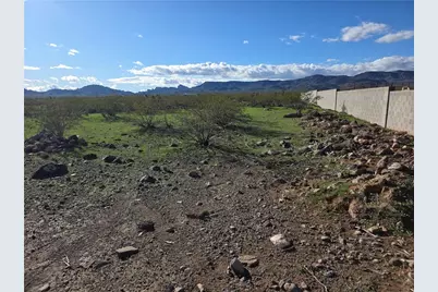 000 N Drake Rd., Golden Valley, AZ 86413 - Photo 1