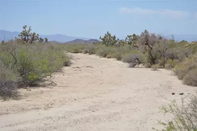 2279 E Margaret Road, Yucca, AZ 86438 - Photo 27