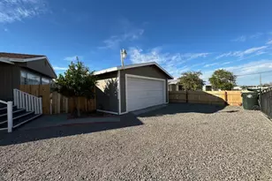 1795 Surf and Sand Dr, Bullhead City, AZ 86442 - Photo 5