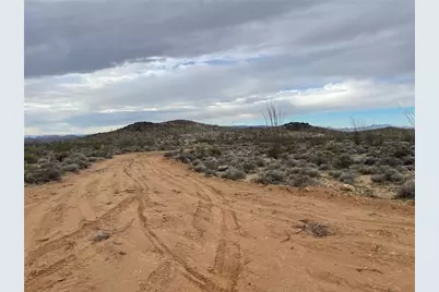 1 S Desert View Road, Yucca, AZ 86438 - Photo 9