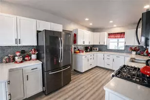 21422 S Appaloosa Rd, Yucca, AZ 86438 - Photo 15