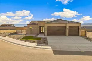 971 Athens Ct, Bullhead City, AZ 86429 - Photo 1