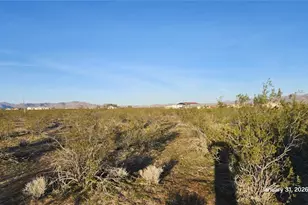 215-11-221 Quartzite Dr, Golden Valley, AZ 86413 - Photo 1