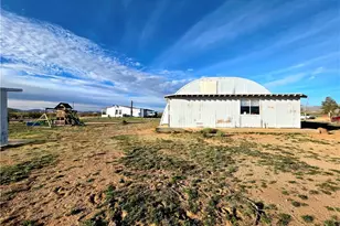 5848 W Crystal Dr, Golden Valley, AZ 86413 - Photo 35