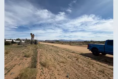 000 W Supai Drive, Golden Valley, AZ 86413 - Photo 3