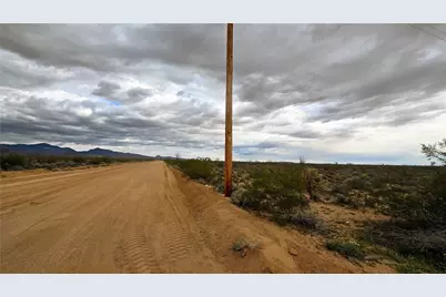 586 S Gene Autry Road, Yucca, AZ 86438 - Photo 7