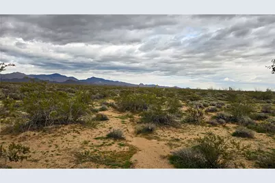 586 S Gene Autry Road, Yucca, AZ 86438 - Photo 11