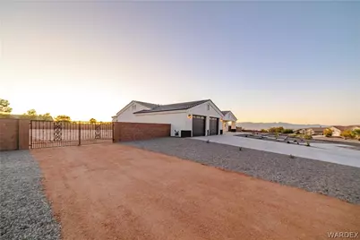 2393 Iroquois Drive, Kingman, AZ 86401 - Photo 9