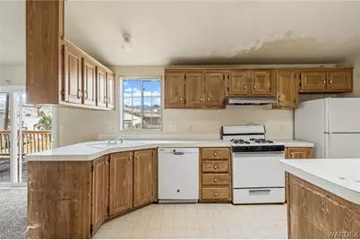 2389 Castle Rock Circle, Bullhead City, AZ 86442 - Photo 13