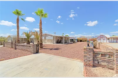 49566 Topaz Avenue, Quartzsite, AZ 85346 - Photo 3