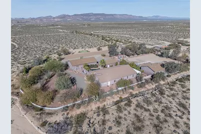 14158 S Calabasas Road, Yucca, AZ 86438 - Photo 11