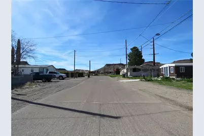 424 E Beverly Avenue, Kingman, AZ 86409 - Photo 3