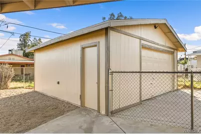 1636 Lakeside Drive, Bullhead City, AZ 86442 - Photo 9