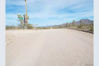 18001 N Lost Mine Drive, Dolan Springs, AZ 86441 - Photo 13