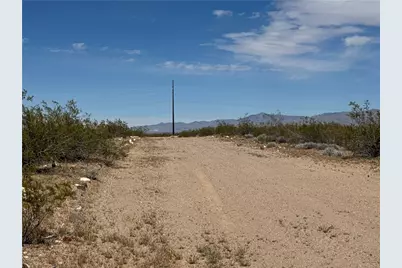 08025 W Encanto Dr, Golden Valley, AZ 86413 - Photo 11