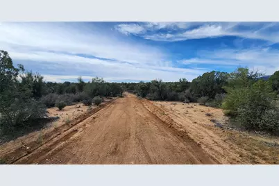 10116 E Hidden Valley Road, Kingman, AZ 86401 - Photo 11