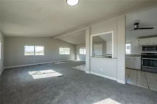 860 S Derby Cir, Golden Valley, AZ 86413 - Photo 21