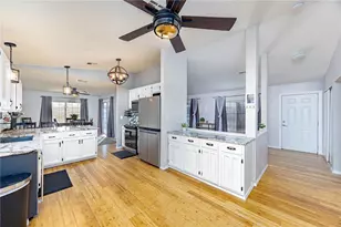 1718 Hilltop Cir, Bullhead City, AZ 86442 - Photo 13