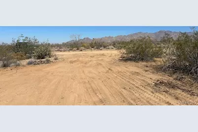 259 Apache, Yucca, AZ 86438 - Photo 3