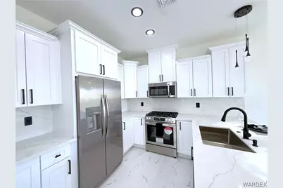 1070 Zircon Cir, Bullhead City, AZ 86442 - Photo 7