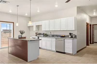 8980 W Mission Lane, Dolan Springs, AZ 86441 - Photo 15