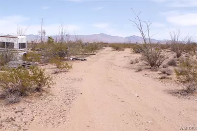 2906 W Crystal Springs Drive, Yucca, AZ 86438 - Photo 13
