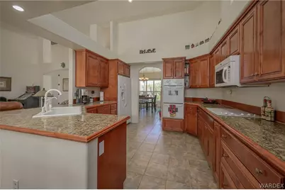 2881 Desert Vista Drive, Bullhead City, AZ 86429 - Photo 11