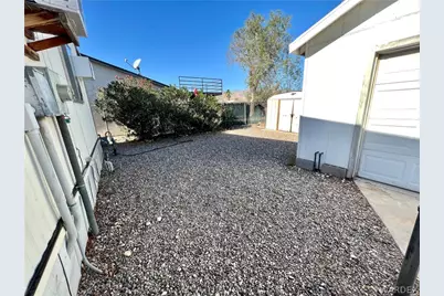 945 Holly Street, Bullhead City, AZ 86442 - Photo 31