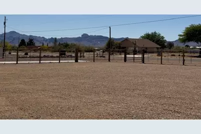 894 S San Pedro Road, Golden Valley, AZ 86413 - Photo 17