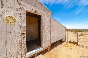 16435 S Wyatt Earp Rd, Yucca, AZ 86438 - Photo 25