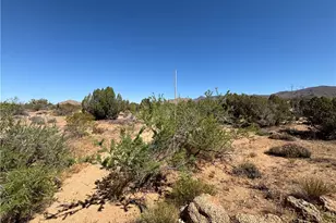 7811 E Arroyo Vista Dr, Yucca, AZ 86438 - Photo 1
