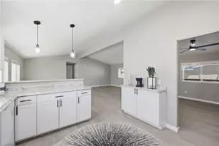 1946 Castleberry Ln, Bullhead City, AZ 86442 - Photo 9