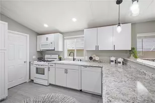 1946 Castleberry Ln, Bullhead City, AZ 86442 - Photo 9