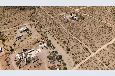 2034 S Guthrie Road, Golden Valley, AZ 86413 - Photo 17