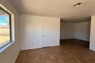 2700 W Shauna Dr, Golden Valley, AZ 86413 - Photo 3