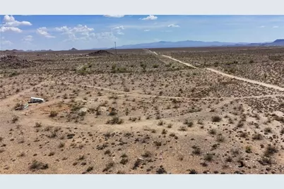 10638 S Cascabel Road, Yucca, AZ 86438 - Photo 1
