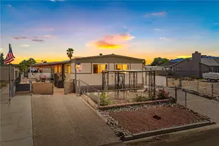 976 Holly St, Bullhead City, AZ 86442 - Photo 1