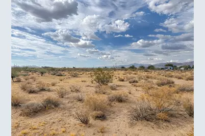 306-40-002T W Crystal Dr., Golden Valley, AZ 86413 - Photo 1