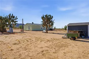 11109 S Alvis Rd, Yucca, AZ 86438 - Photo 23