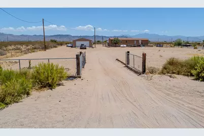 1180 S Colorado Road, Golden Valley, AZ 86413 - Photo 13