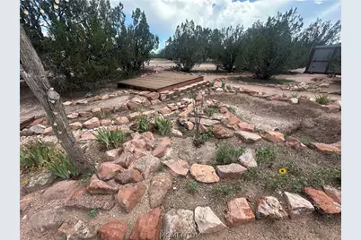 25633 W El Dorado Drive, Seligman, AZ 86337 - Photo 11