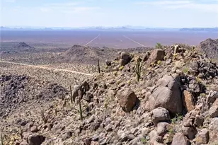 4811 E Sierra Pinta Rd, Yucca, AZ 86438 - Photo 3